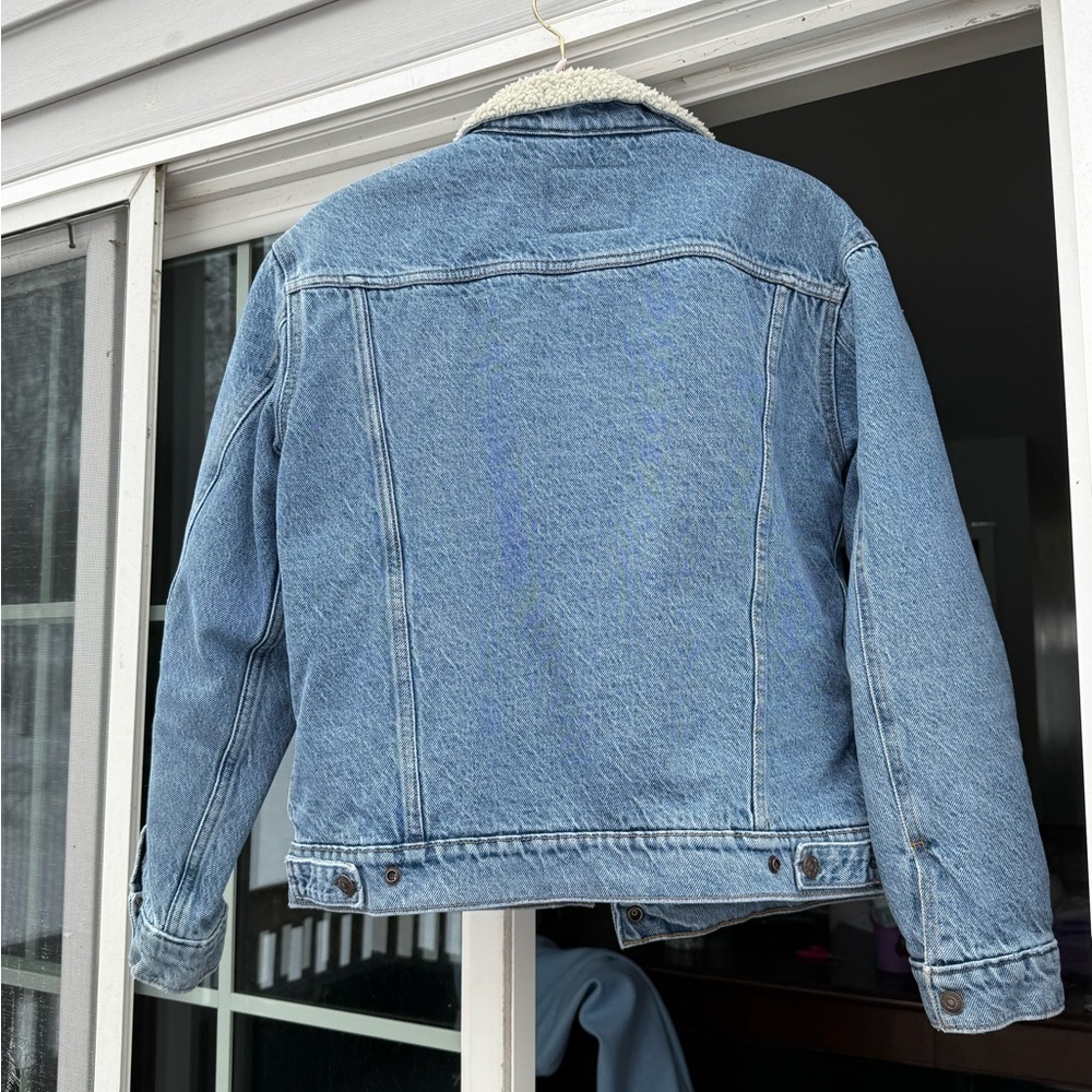 Levi's Blue Jean Jacket with Cream Collar - Picture 8 of 15